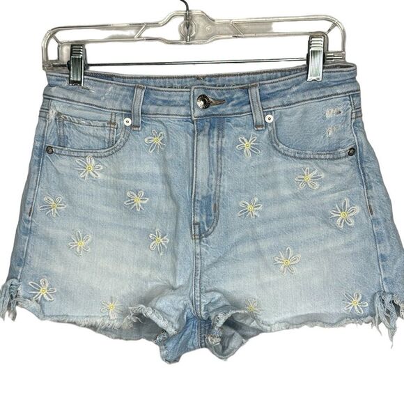 American Eagle Daisy Embroidered Distressed Jean Mom Shorts. Size 4. - Picture 4 of 11